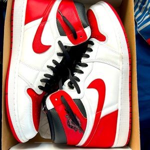 Retro 1s red and white gently used